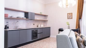Apartament clàssic | Cuina privada | Frigorífic, microones i placa de cuina