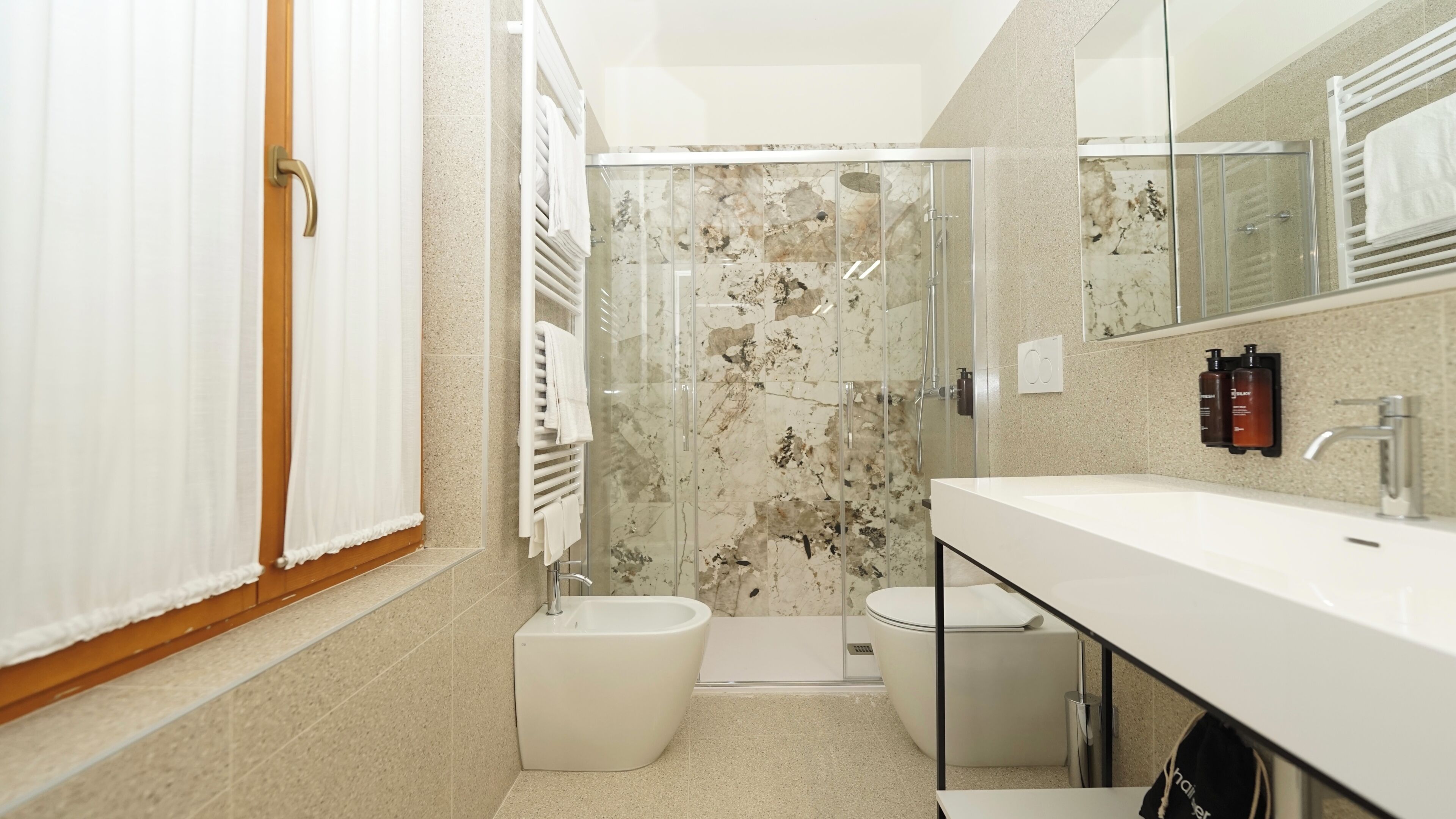 Classic Apartment, Balcony, Canal View | Bathroom
