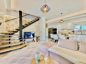 TV - Villa La Bella Sofia with private pool (Roda)