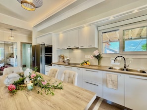 Coffee/tea maker, fridge, microwave, oven - Villa La Bella Sofia with private pool (Roda)