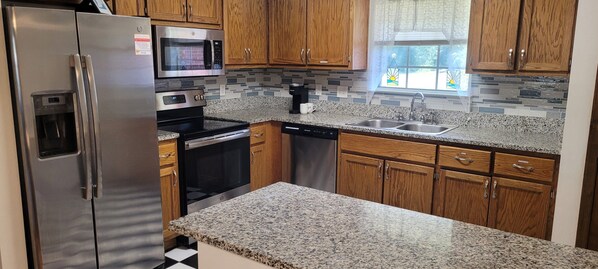 Private kitchen - 2-Bedroom Home in Navarre, FL (Navarre)