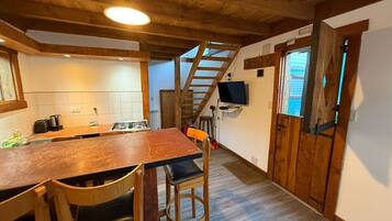 Bungalow tiện nghi đơn giản, không hút thuốc | Khu ăn uống