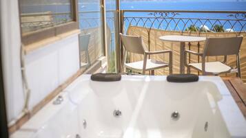 Chambre Double Luxe, vue mer | Coffres-forts dans les chambres, rideaux occultants, Wi-Fi gratuit