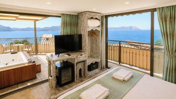 Luxury Double Room, Sea View | In-room safe, blackout drapes, free WiFi