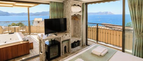 Luxury Double Room, Sea View | In-room safe, blackout curtains, free WiFi