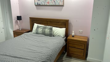 Iron/ironing board, WiFi, bed sheets