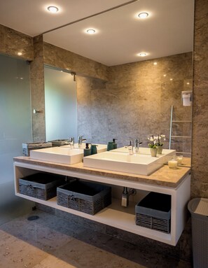 Bathroom - Quinta Tapada do Vale - Wine Estate Retreat (Carregal do Sal)