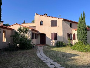 Exterior - Large house with garden, mountain view - 8 guests (Laroque-des-Albères)