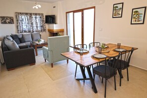Dining - Delightful 1-bedroom apartment in charming Kfardibiane getaway (Kfardibiane)