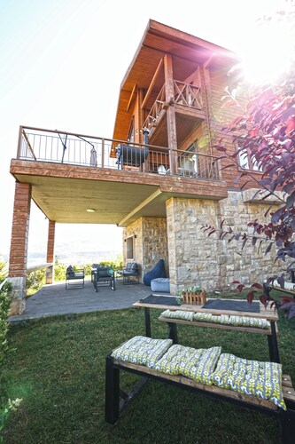 Deja Vu - Faqra - With large terrace and pool perched on a cliff