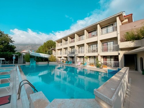 Modern Pool View Apartment 1+1 Near Ölüdeniz Beach