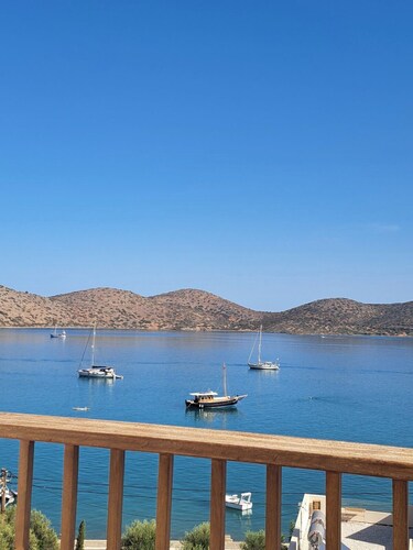 Beachfront apartment in Elounda Bay with stunning views