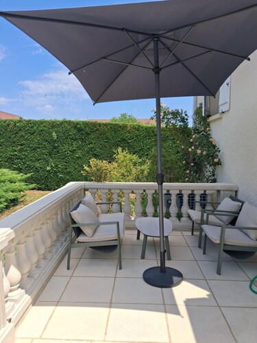 House with a pool; 4 bedrooms, including 2 with double beds