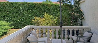 House with a pool; 4 bedrooms, including 2 with double beds