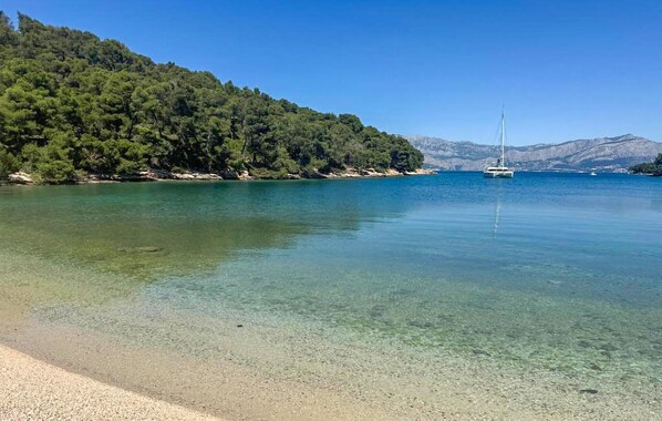 Beach - Gorgeous home in Splitska (Splitska)