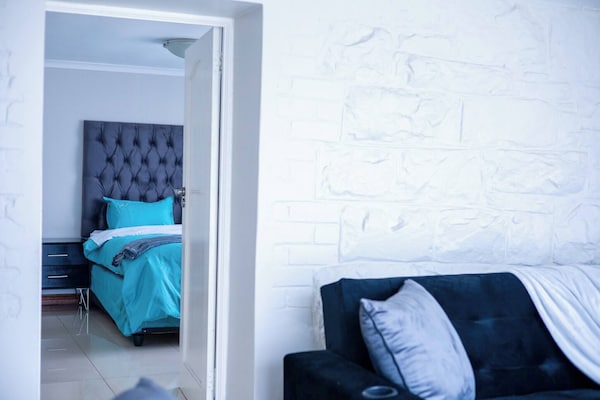 Room-luxurious Mansion - Lower - Johannesburg