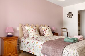 3 Schlafzimmer, Bügeleisen/Bügelbrett, Bettwäsche