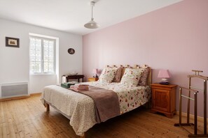Iron/ironing board, bed sheets - Country House “La Demeure D'Elles” with Private Terrace and Garden (Le Thou)