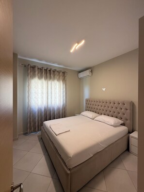 Appartement, 2 chambres, balcon, vue partielle sur la mer