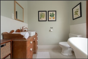 Bathroom - Wanstead Family Home with large garden (20m to Bond Street) (London)
