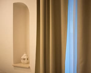 Interior detail - Room 'Dimora Nonna Rosa with Balcony' with Balcony, Wi-Fi and Air Conditioning (Conversano)