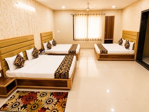 Desk, free WiFi - Khatu Bagh Resort (Khatoo)