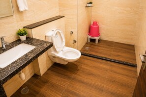 Shower, free toiletries, towels, soap - Khatu Bagh Resort (Khatoo)