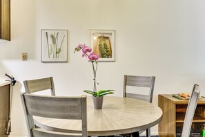 Apartment (2 Bedrooms) | Interior - Walk to Beach! Alameda Condo w/ Pool Access (Alameda)