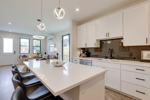 Apartment (3 Bedrooms) | Front of property - Denver Getaway: Walk to Stadium & Sloan's Lake! (Denver)