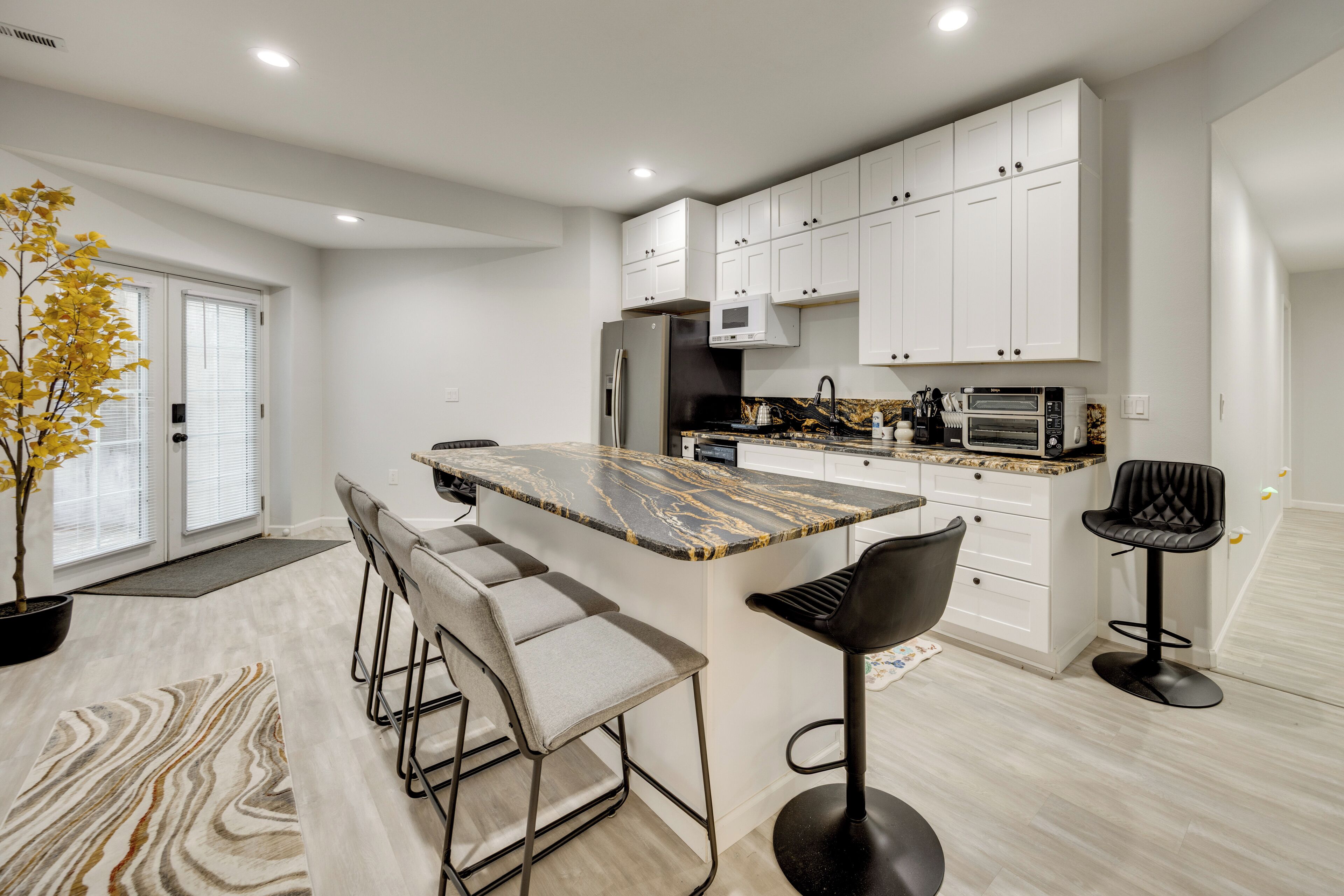 Apartment (3 Bedrooms) | Front of property