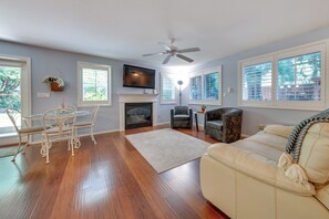 House (1 Bedroom) | Interior - 4 Mi to Waterfront & Wineries! Quiet Getaway (Kirkland)