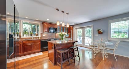 4 Mi to Waterfront & Wineries! Quiet Getaway