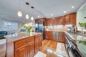 House (1 Bedroom) | Interior - 4 Mi to Waterfront & Wineries! Quiet Getaway (Kirkland)