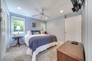 House (1 Bedroom) | Interior - 4 Mi to Waterfront & Wineries! Quiet Getaway (Kirkland)