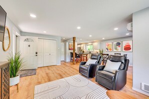 House (2 Bedrooms) | Interior - Seatac Getaway! Fully Fenced w/ Workspace (SeaTac)