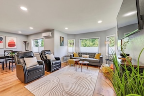 House (2 Bedrooms) | Interior - Seatac Getaway! Fully Fenced w/ Workspace (SeaTac)