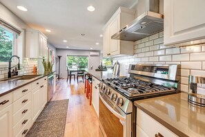 House (2 Bedrooms) | Interior - Seatac Getaway! Fully Fenced w/ Workspace (SeaTac)