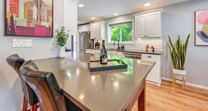 Seatac Getaway! Fully Fenced w/ Workspace