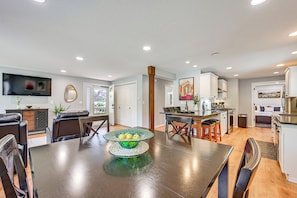 House (2 Bedrooms) | Interior - Seatac Getaway! Fully Fenced w/ Workspace (SeaTac)
