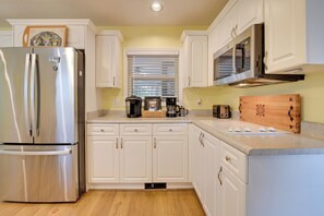 House (4 Bedrooms) | Interior - Georgetown Family Getaway 1 Mi to Front Street (Georgetown)
