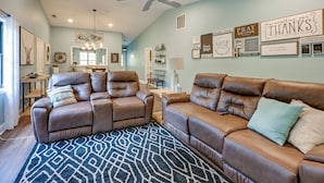 A living room with two brown leather sofas, a patterned rug, and motivational wall art. - Day Trips to Gsmnp! Golfers Oasis in Franklin (Franklin)