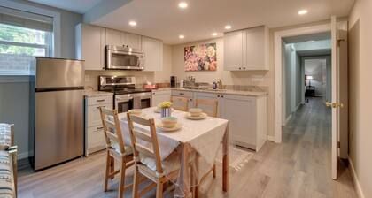 Cozy Suite for Couples and Travel Nurses