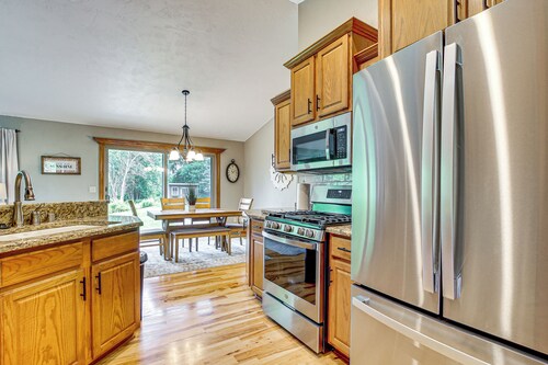 Family Home w/ Patio, 9 Mi to Downtown Appleton