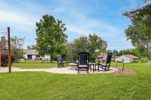 Family Home w/ Patio, 9 Mi to Downtown Appleton