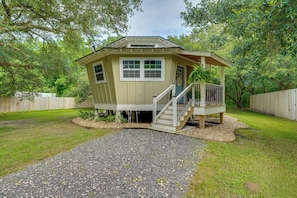Front of property - Close to Lake Martin! Secluded Couples Yurt (St. Martinville)
