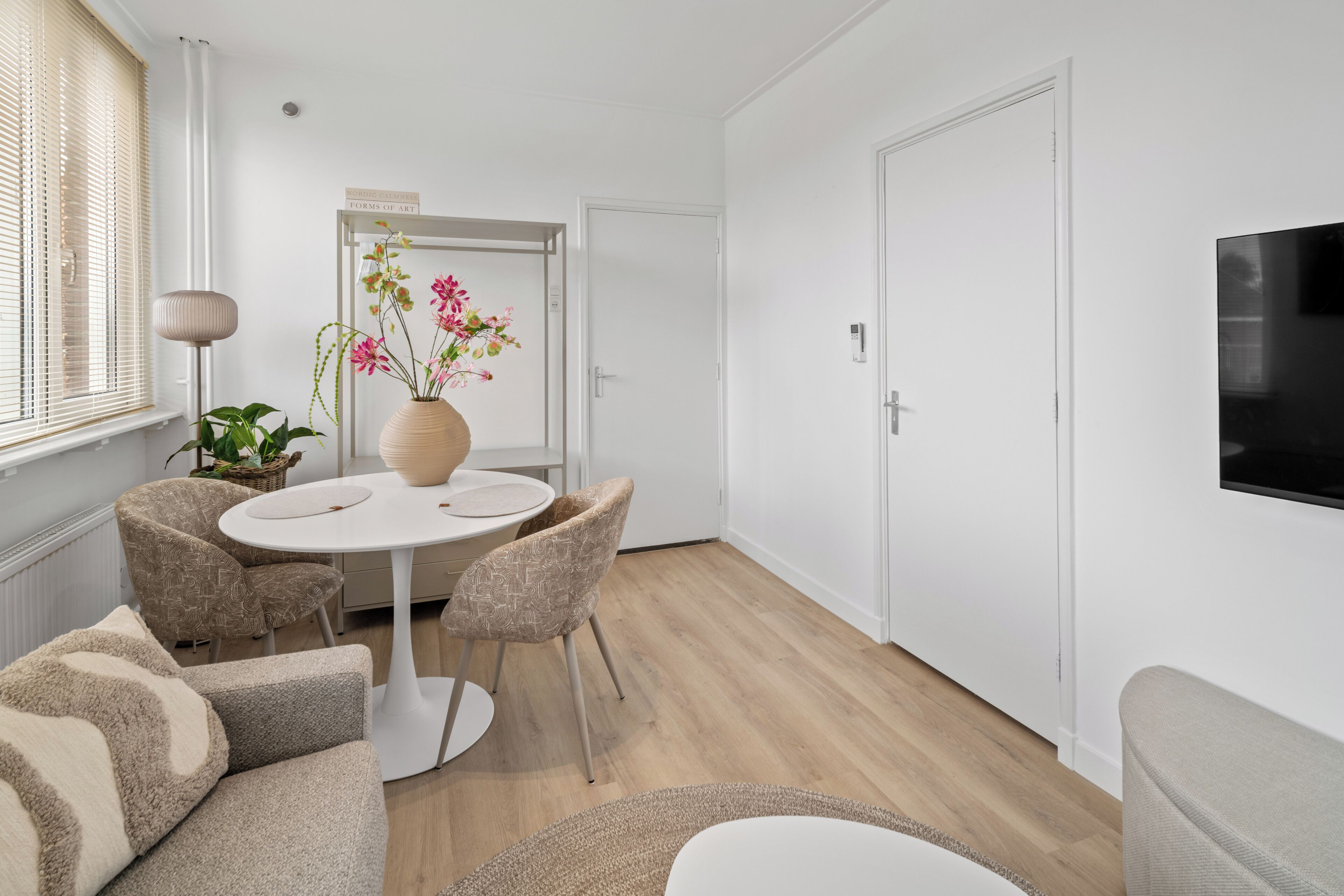 Modern dining area with seating for 2 in cozy wouw studio