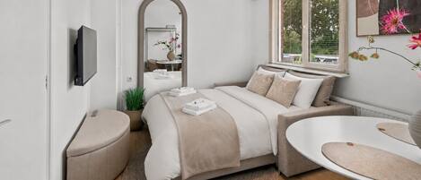 Iron/ironing board, WiFi (free), bed sheets