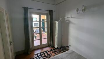 Habitación económica doble, patio, vistas al jardín | Wifi gratis