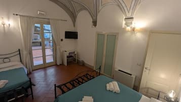 Deluxe Triple Room, Patio, Garden View