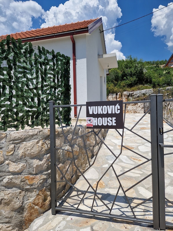 Exterior detail - Vuković house - near Slano lake with wonderfull lake view (Nikšić Municipality)